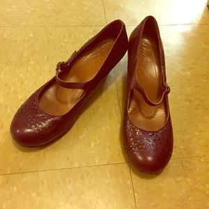 Naya Mary Jane pumps