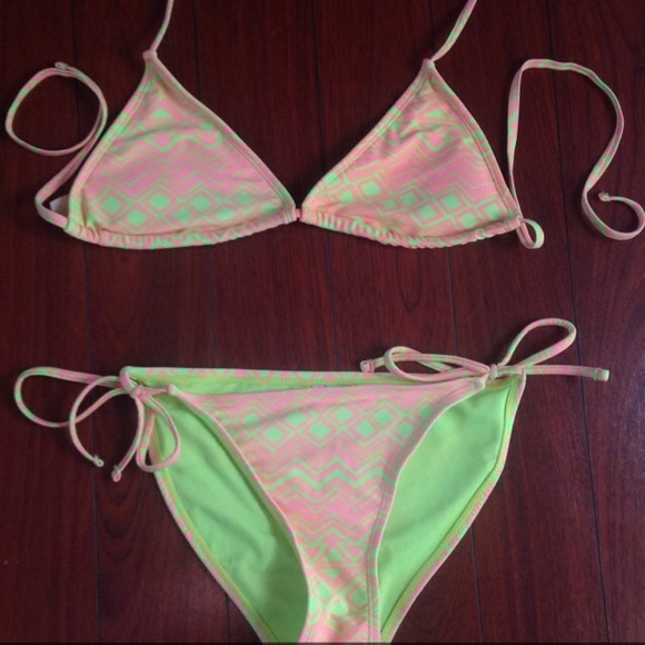 Bikini - Picture 1 of 1