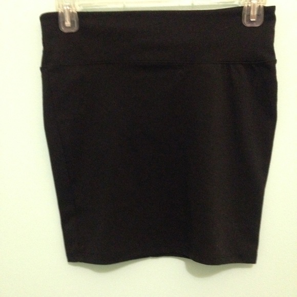 Black bodycon skirt