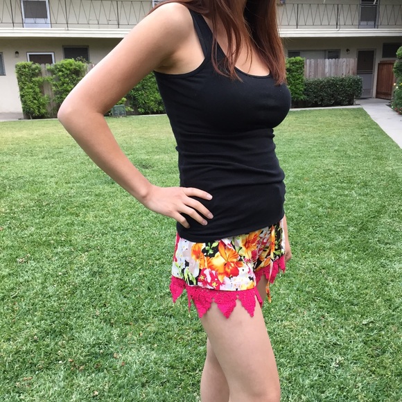 The DENEAH aloha lace shorts - DEEP PINK - Picture 2 of 4