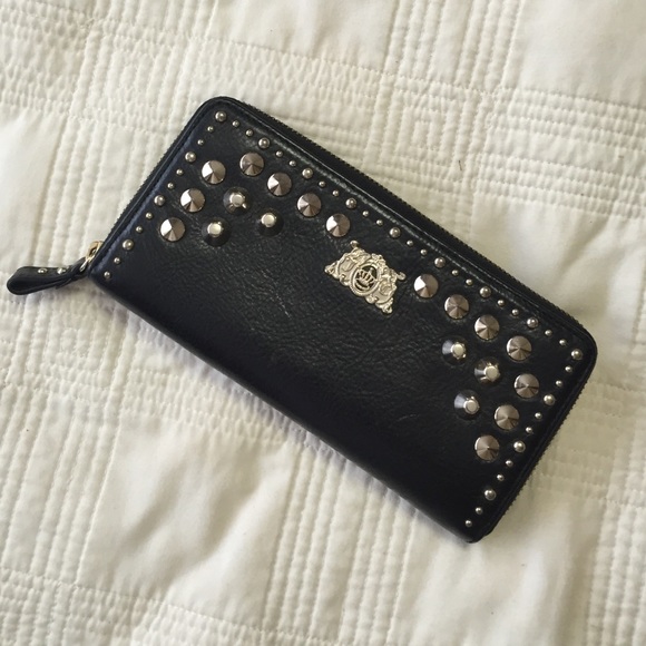 Juicy couture zip around wallet