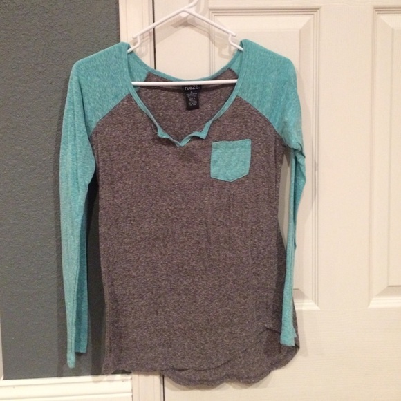 Grey and turquoise baseball tee
