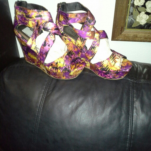 Shoes - Picture 2 of 4