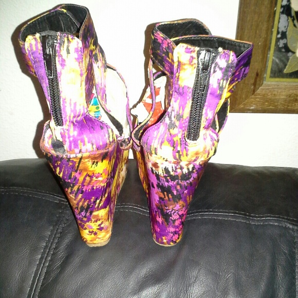 Shoes - Picture 3 of 4