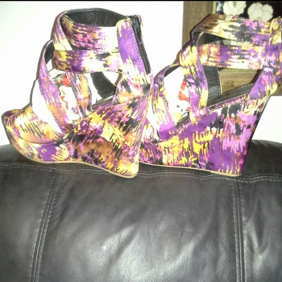 Shoes - Picture 4 of 4