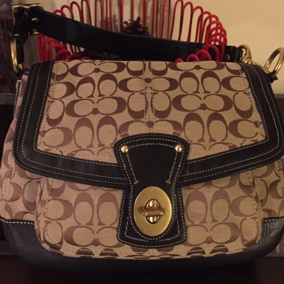 💢SOLD💢 Authentic COACH Signature Hobo - Picture 1 of 4