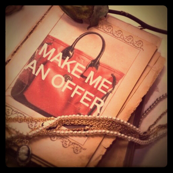 Make offer by using the offer button only please