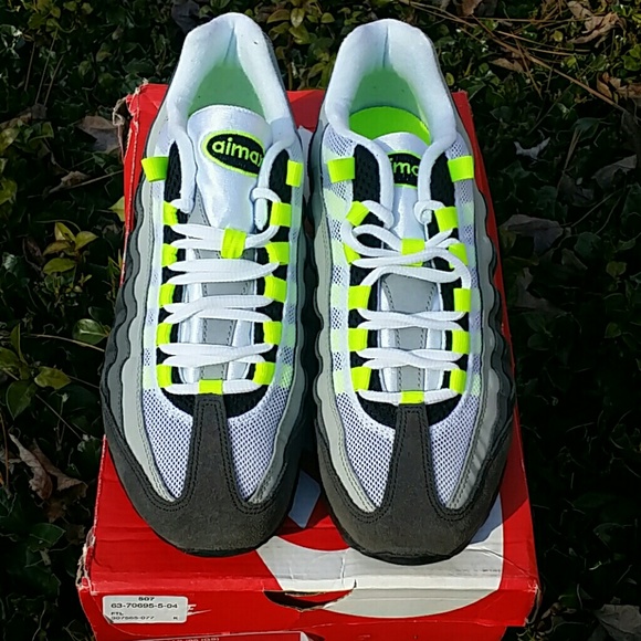 NIKE AIR MAX 95 NEON OG SIZE 7Y