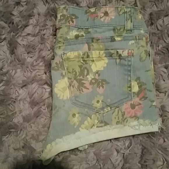 Shorts (: - Picture 2 of 4