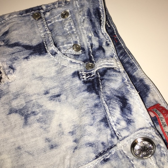 Bleached shorts - Picture 2 of 3