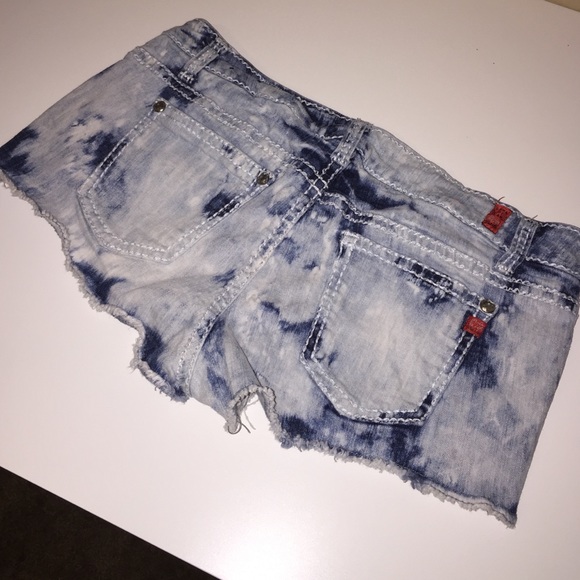 Bleached shorts - Picture 3 of 3