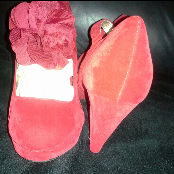 Shoes - Picture 2 of 3