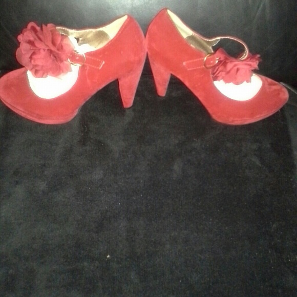 Shoes - Picture 3 of 3