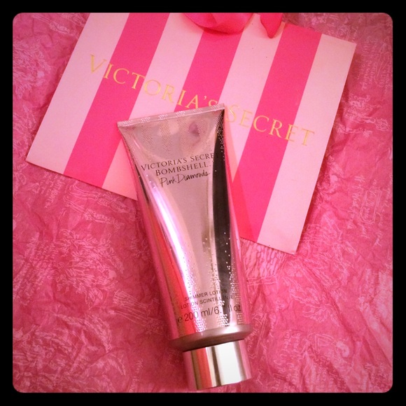 ✨Victoria's Secret Pink Diamonds shimmer lotion✨