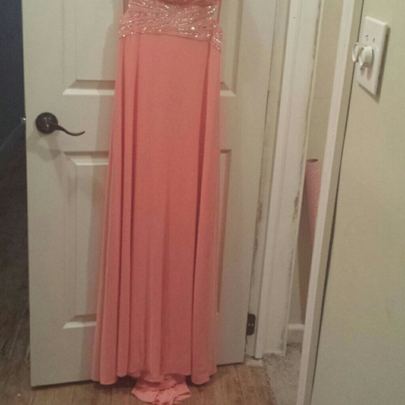 Beautiful long  Salmon cache dress - Picture 4 of 4