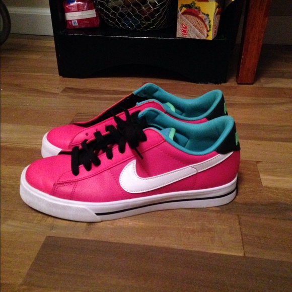 Women's 8.5 nike shoes