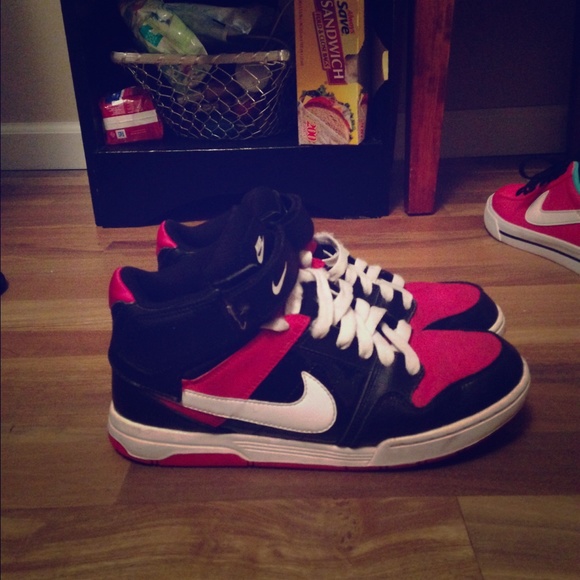 Size 7 nike women's high tops!