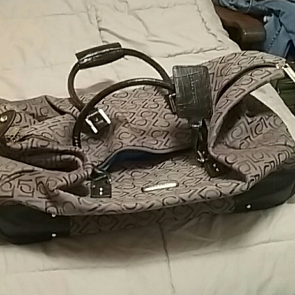 Liz Clairborne luggage with wheels and handle