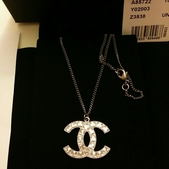 Authentic NWT Chanel Logo Crystal Necklace Pandent - Picture 3 of 4