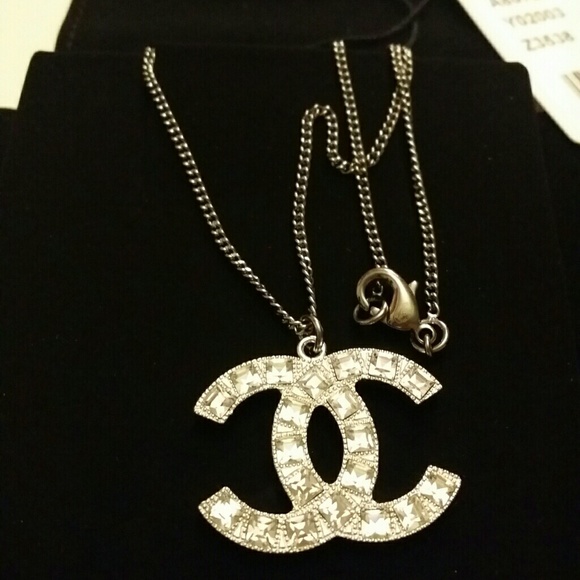 Authentic NWT Chanel Logo Crystal Necklace Pandent - Picture 4 of 4