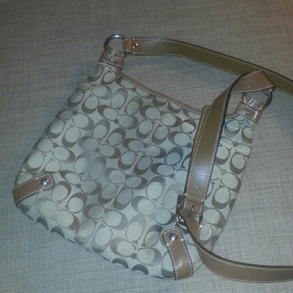 Signature Coach messenger satchel - Picture 3 of 4