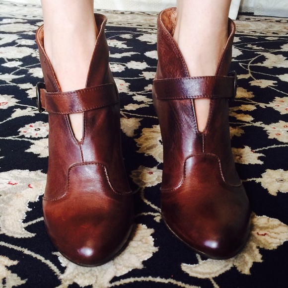 Brown Italian leather bootie. 9