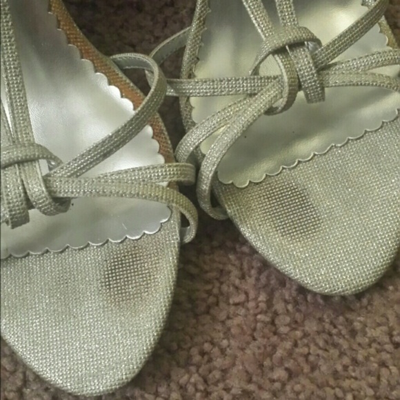 Silver Heels - Picture 3 of 4