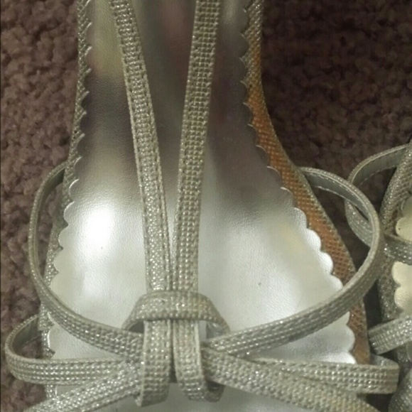 Silver Heels - Picture 4 of 4