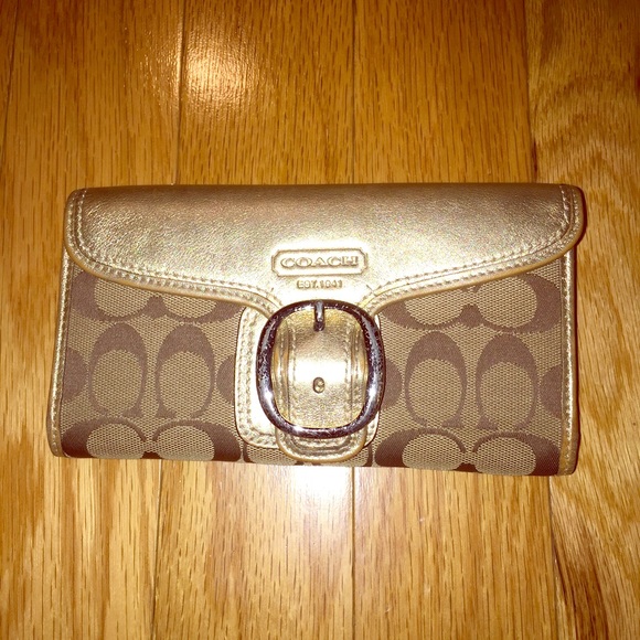 Signature Coach wallet