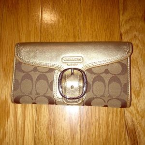 Signature Coach wallet