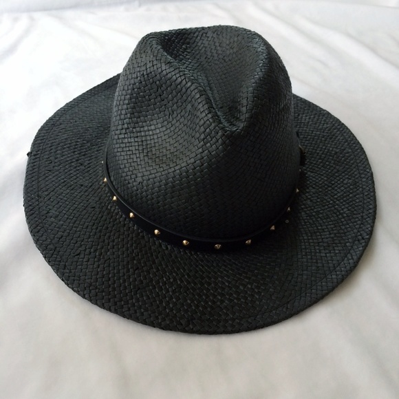 Vince Camuto hat