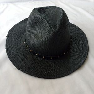 Vince Camuto hat