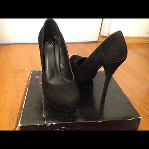 Black 2.5 inch heals