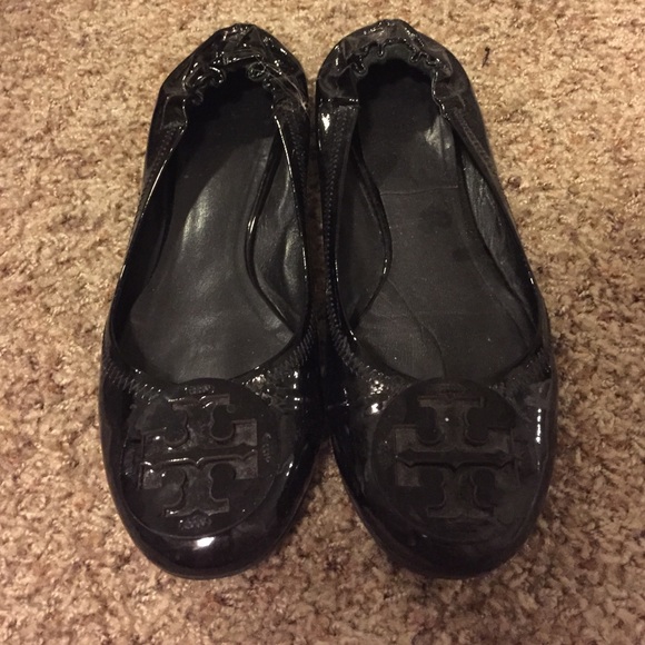 Black patent leather Tory Burch Reva flats!