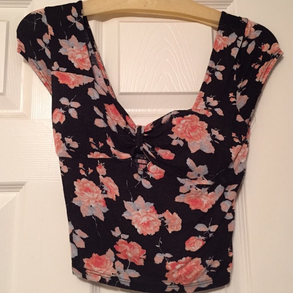 Cropped 90s style floral top
