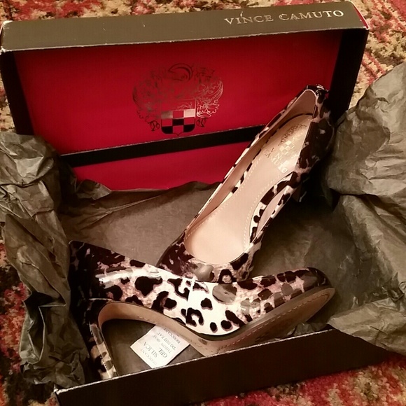 Lepord print Vince Camuto heels!