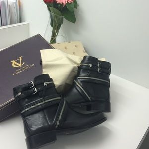Vince Camuto signature zipper bottie
