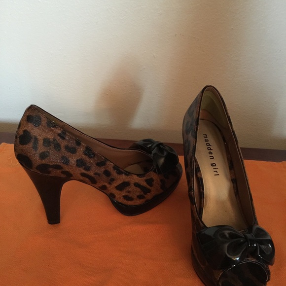 Leopard pumps