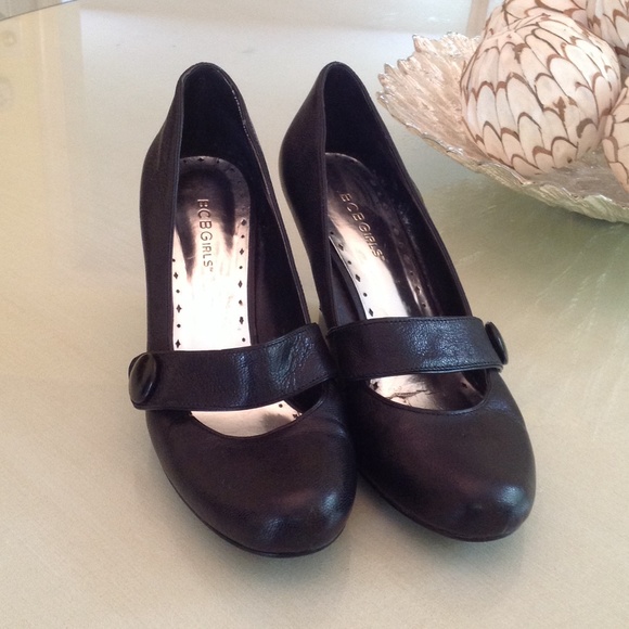 Comfortable black wedges!