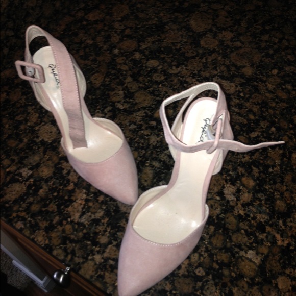 Gorgeous Pink Suede Pumps - Picture 2 of 4