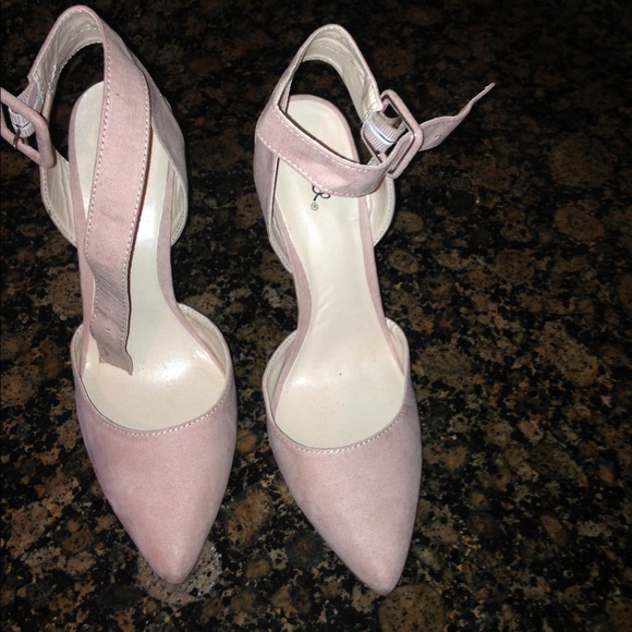Gorgeous Pink Suede Pumps - Picture 3 of 4