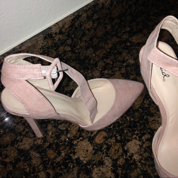 Gorgeous Pink Suede Pumps - Picture 4 of 4