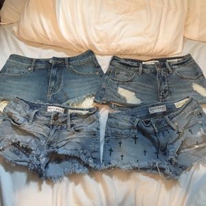 Bundle of 4 jean shorts!