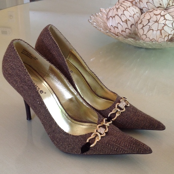 BEAUTIFUL herringbone stilettos w/  jeweled accent