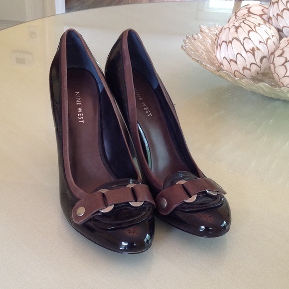 Black and brown Nine West patent leather pumps