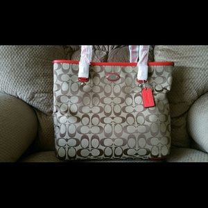 Final Price COACH Tote/ FREE COACH COVER WITH PURC