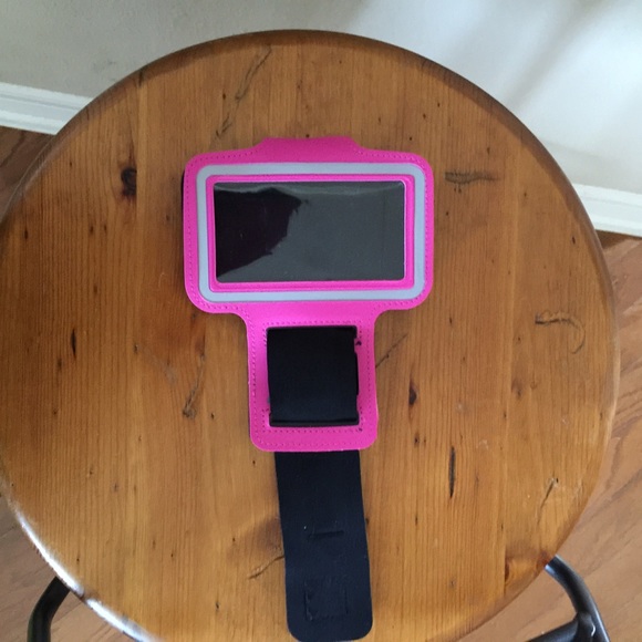 Iphone 5/5s pink and black arm band