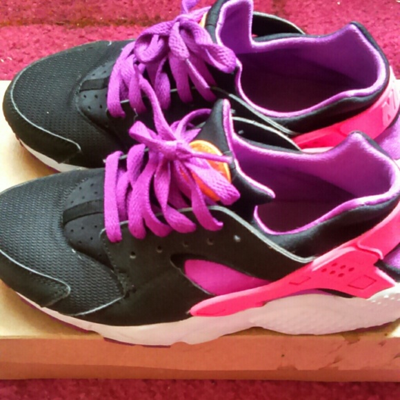 Harachi Nikes..women's sneakers
