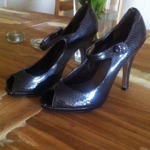 Steve Madden Brown peep toe pumps!