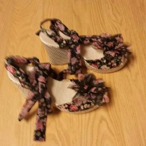 NWOT Floral Wedges